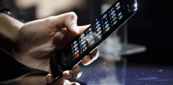 Motorola presentaría dos nuevos celulares con pantalla plegable