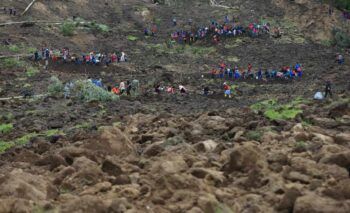 Aumentan a 27 los fallecidos por el alud en la zona andina de Ecuador