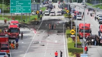 Diez muertos tras estrellarse un jet privado en una carretera en Malasia