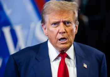 Trump advierte sobre «graves consecuencias» para quienes sugieran a estudiantes cuestionar su género