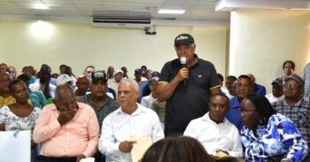 Ministro Agricultura lleva soluciones a productores afectados por Melissa en Monte Plata