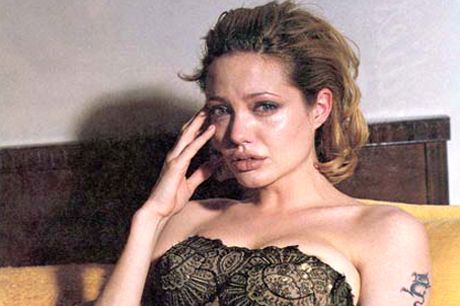 Angelina Jolie, hospitalizada por sobredosis