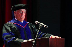 Mario Vargas Llosa habla tras ser investido Doctor Honoris Causa por la universidad APEC