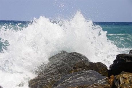 Pronostican oleajes peligrosos en Costa Atlántica