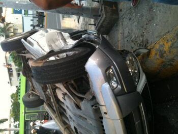 Hombre da reversa en túnel las Américas y provoca accidente