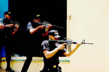 Miembros de la DNCD hieren menor y adulto durante operativo