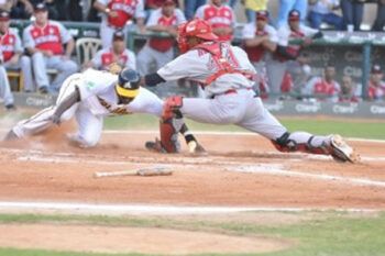 Leones toman ventaja; derrotan 5 a 2 a las Águilas