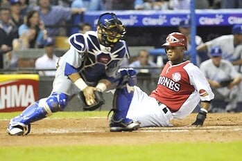 Escogido dominan al Licey 2 a 1