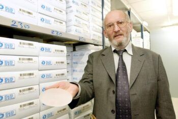 Detenido en Francia el fabricante de los implantes mamarios defectuosos PIP