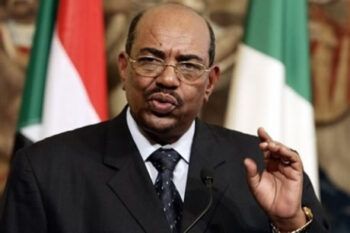 El presidente de Sudán visita Libia para reforzar las relaciones bilaterales