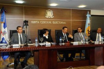 JCE aprueba pacto PLD-PRD sobre gerencia informática