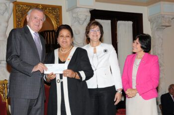 Gobierno inicia pago plan de retiro a profesores