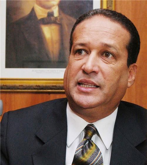 Pared Pérez reprueba actitud legislador haitiano retiraró foto de Bosch