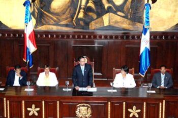 Senado dominicano pide excusa a Obama por declaraciones de Hipólito