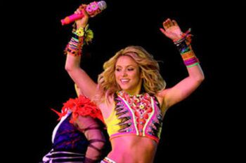 Invitan a Shakira y a John Travolta a desfilar en carnaval de Río