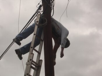 Muere hombre electrocutado en Baní