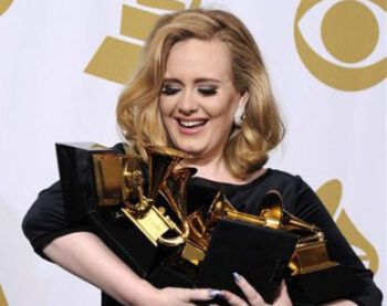 Adele reina en unos Grammy que despidieron a la diva Whitney Houston