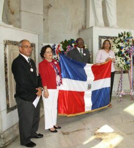Cultura deposita ofrenda floral en honor a los Padres de la Patria