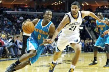 El mexicano Ayón y el venezolano Vásquez, decisivos para los Hornets