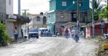 Residentes sección Cerro Al Medio de Neyba reclaman arreglos calles