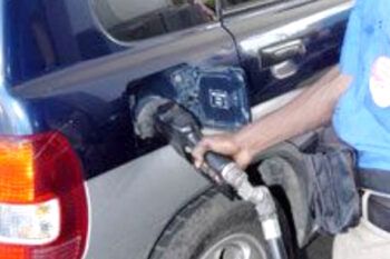 Gasolinas bajarán más de 4 pesos; gasoil solo uno y congelan GLP