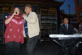 Danny Rivera y Sonia Silvestre deleitan al público en Barrio Chino