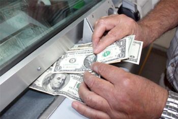 Dólar a la baja: cae 230 puntos tras medidas adoptadas por Junta Monetaria