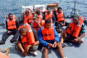 Detienen a 30 dominicanos trataron de entrar ilegalmente a Puerto Rico