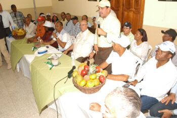 Eligio Jáquez promete construirá invernaderos en provincia San Juan