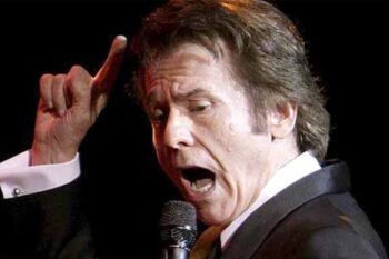 Sabina canta en catalán y espera saldar su deuda con la música catalana