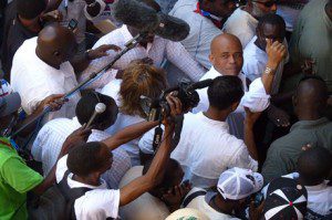 Michel Martelly con gente