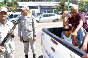 Jefatura PN sanciona coronel permitió que una niña sea montada en Patrulla