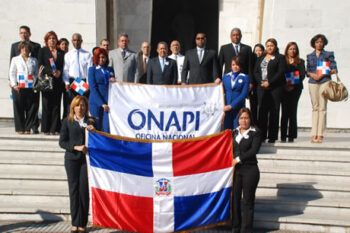ONAPI deposita Ofrenda Floral en el Altar de la Patria