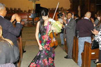 Violinista dominicana impresiona en su actuación