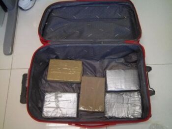 Ocupan maleta llena de cocaína enviarían a EEUU