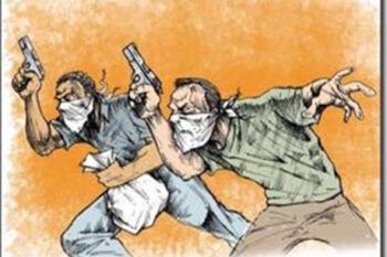 Dos desconocidos asaltan y apuñalan periodista