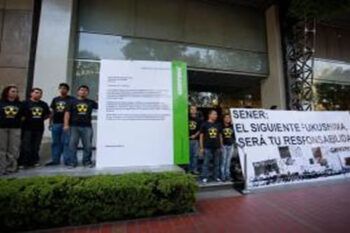 Una cadena humana rodea el Parlamento nipón para pedir el apagón nuclear