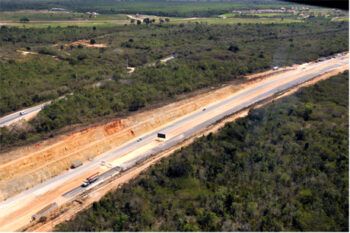 Fernández reta a «cualquiera» competir con RD en obras viales
