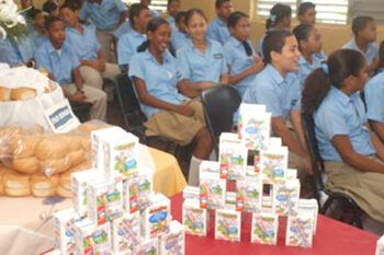 Ministerio de Educación administrará Desayuno Escolar hasta enero de 2013