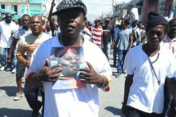 Miles de haitianos protestan contra Martelly y a favor de Aristide