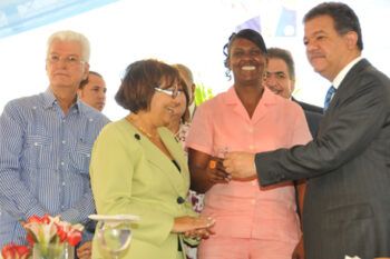 Entregan 160 viviendas a familias del Sur del país