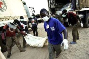 Fijan en 146 los muertos por explosión de almacén de armas en el Congo
