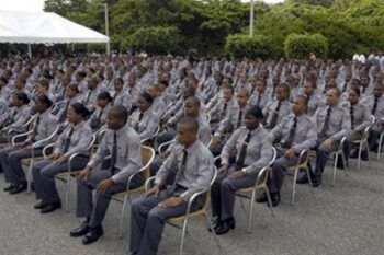 Jefatura de la Policía asciende más de 3,900 miembros