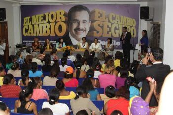 Sector externo Danilo dice tener registradas millón y medio de personas