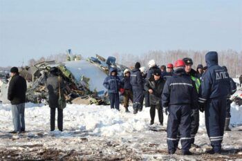 Al menos 32 muertos al estrellarse un avión de pasajeros en Siberia