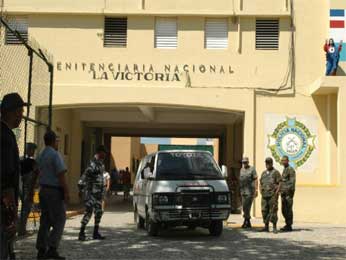 Tres muertos y nueve heridos en cárcel de La Victoria