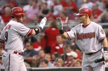 Parra pega grand slam y Cueto se mantiene sin derrota en el montículo