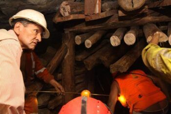 Quince muertos y diez atrapados por tres accidentes mineros en fin de semana