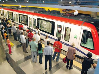 Reanudan servicios del Metro de Santo Domingo