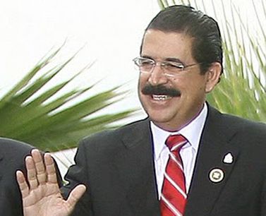 Expresidente Zelaya viaja a RD para asistir a foro del Parlacen